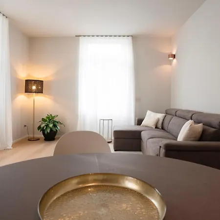 Апартаменты The Corner Elegant