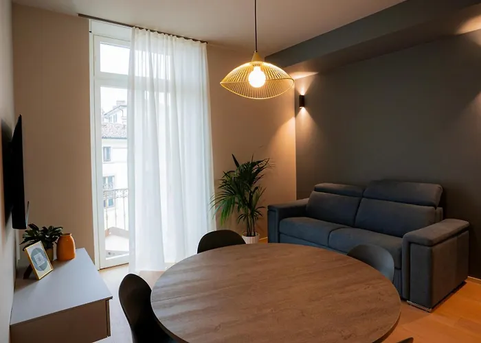 The Corner Elegant Апартаменты *