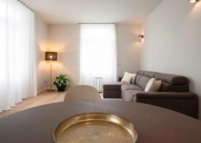 Апартаменты The Corner Elegant
